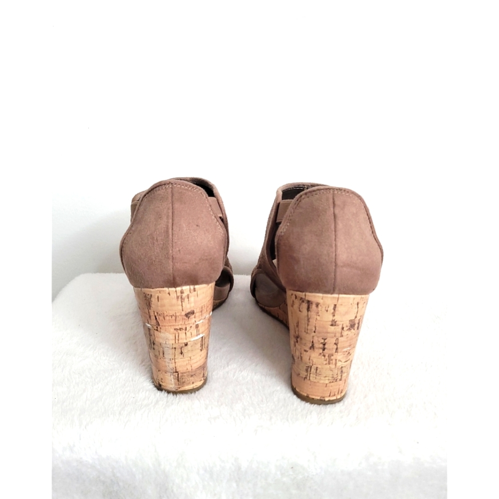 Open Toe Wedges - Picture 4 of 7